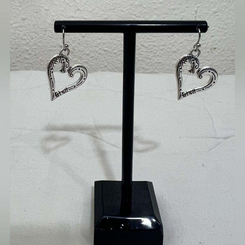 NWOT Silver Open Heart Pendant Intricate Detailing  Earrings
